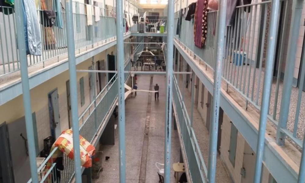 Έφοδος στις φυλακές Κορυδαλλού: Μαχαίρια, σύριγγες και…κονιάκ πολυτελείας! (εικόνες)